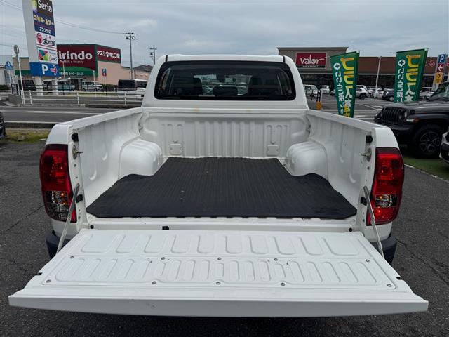 Toyota Hilux 4