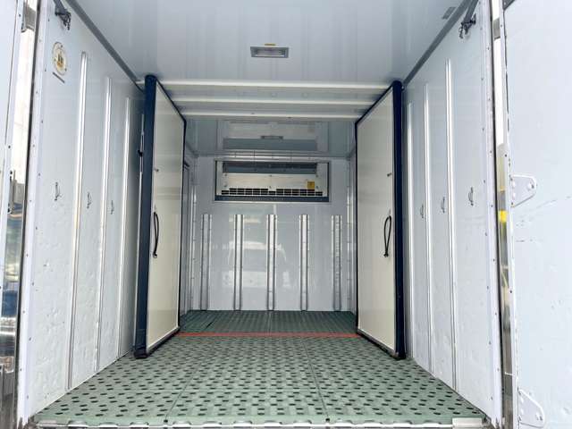 Hino Dutro 8