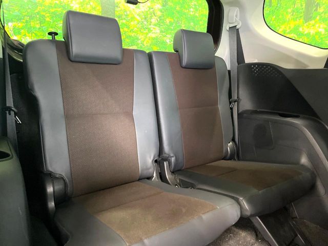 Toyota Sienta 11