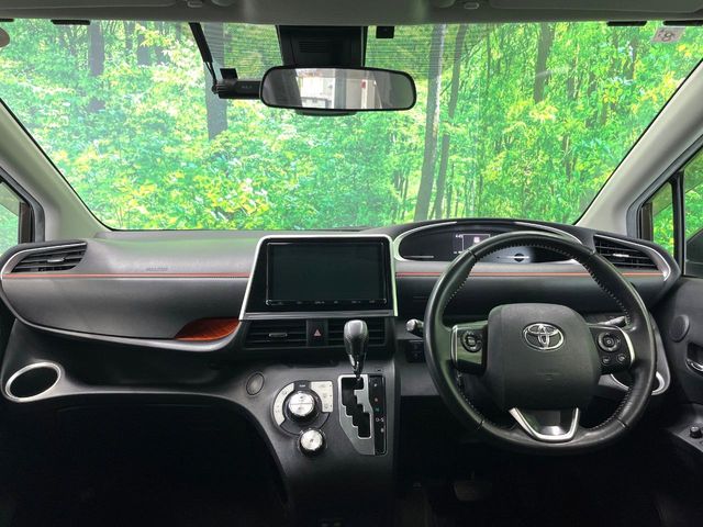 Toyota Sienta 2