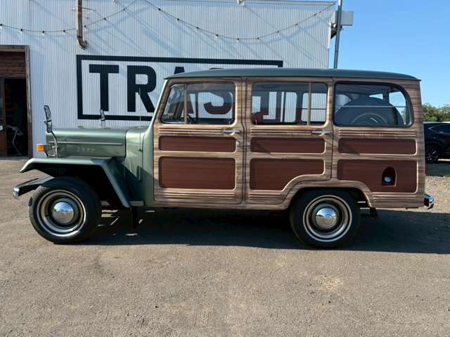 Mitsubishi Jeep 11