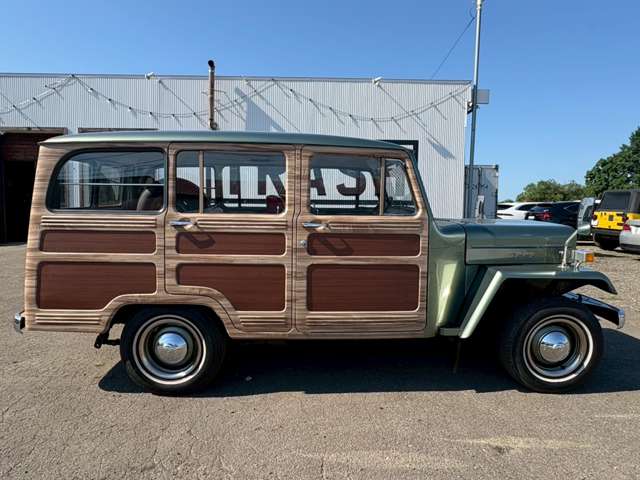 Mitsubishi Jeep 10