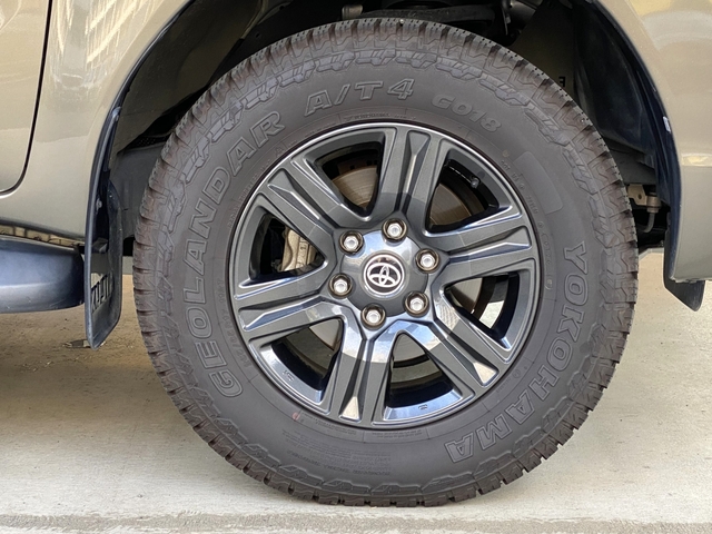 Toyota Hilux 12