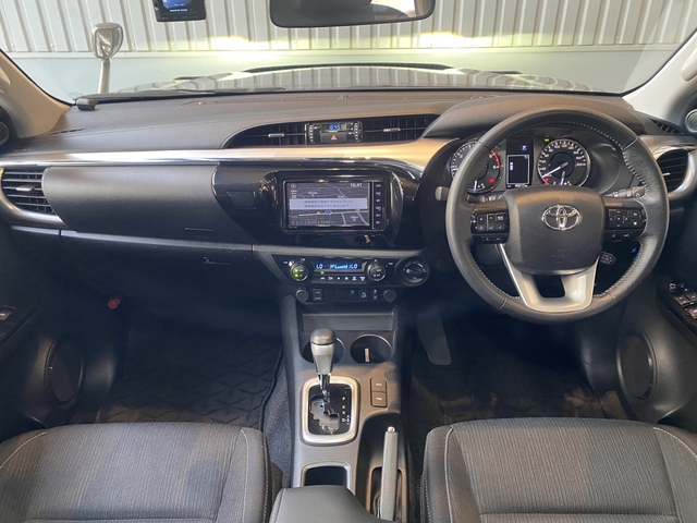 Toyota Hilux 2
