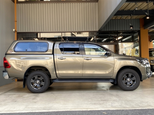 Toyota Hilux 9