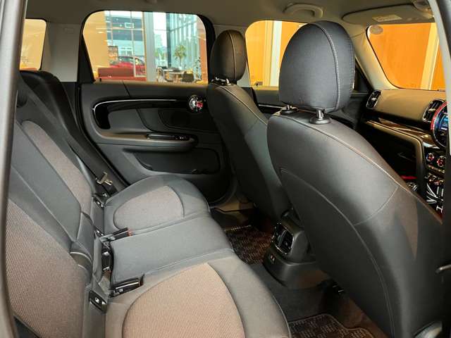 MINI Crossover 9