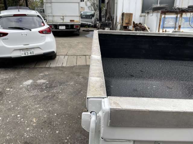 Isuzu Elf 12