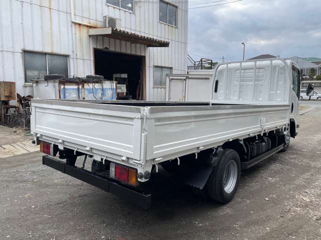 Isuzu Elf 7