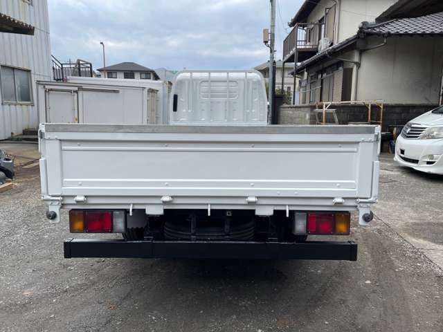 Isuzu Elf 8