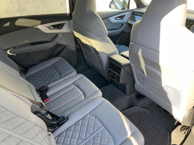 Audi Q7 11