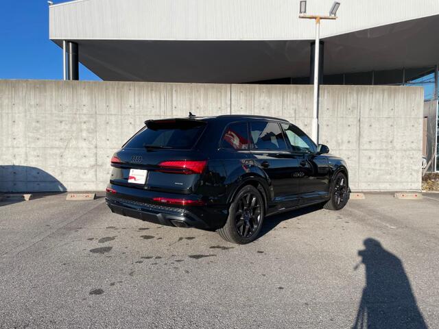 Audi Q7 4