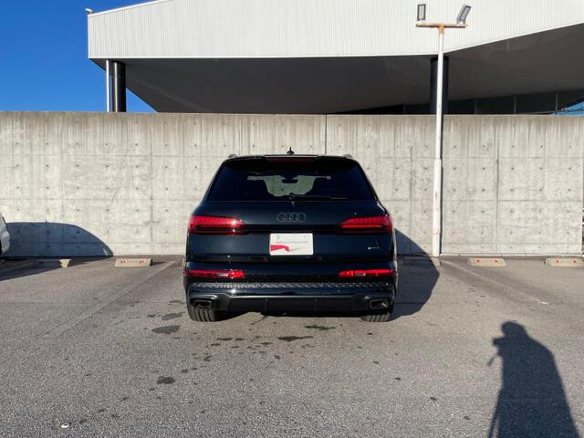 Audi Q7 5