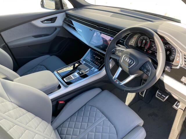Audi Q7 8