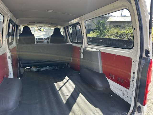 Toyota Hiace Van 11