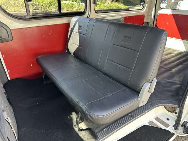 Toyota Hiace Van 12