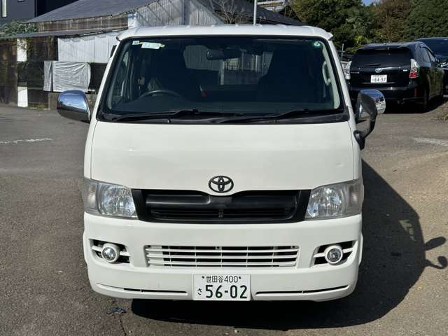 Toyota Hiace Van 3