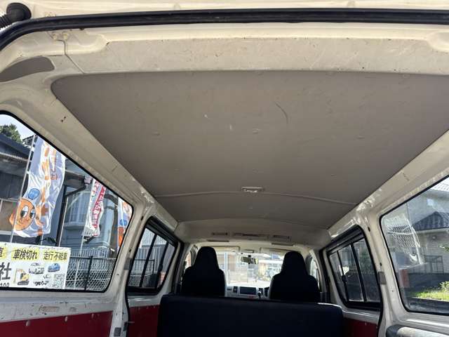 Toyota Hiace Van 9