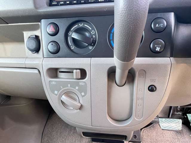 Nissan NV100 Clipper 11
