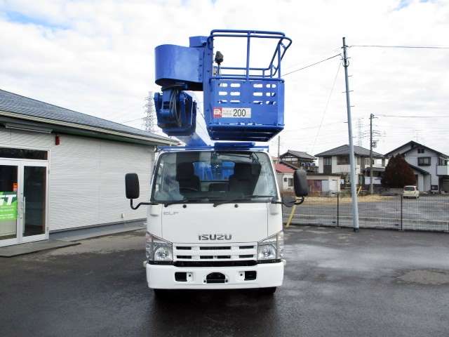 Isuzu Elf 4