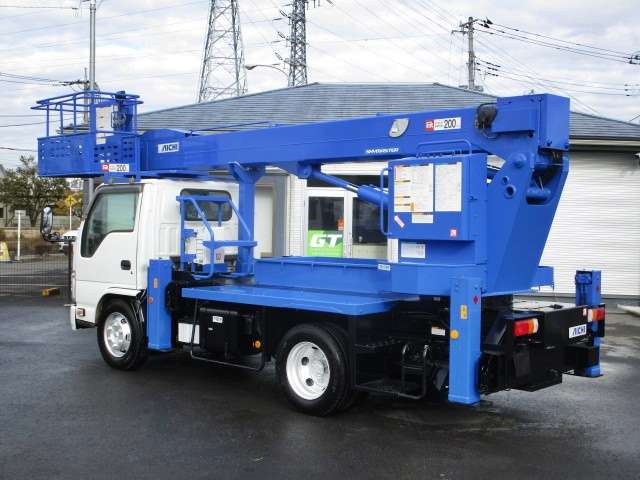 Isuzu Elf 8