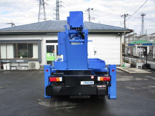 Isuzu Elf 9