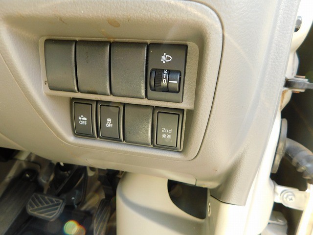 Nissan NV100 Clipper 11
