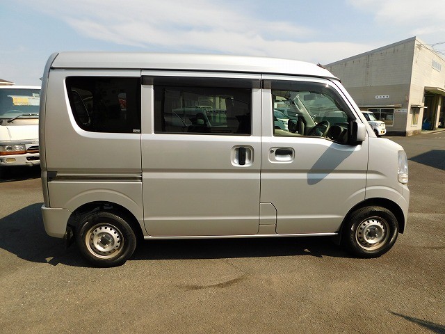 Nissan NV100 Clipper 4