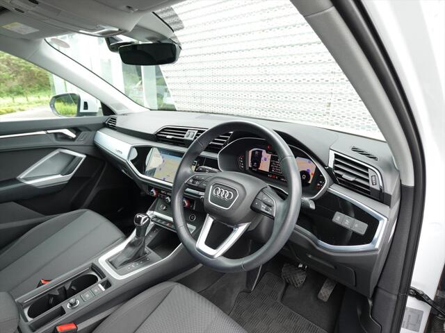 Audi Q3 8