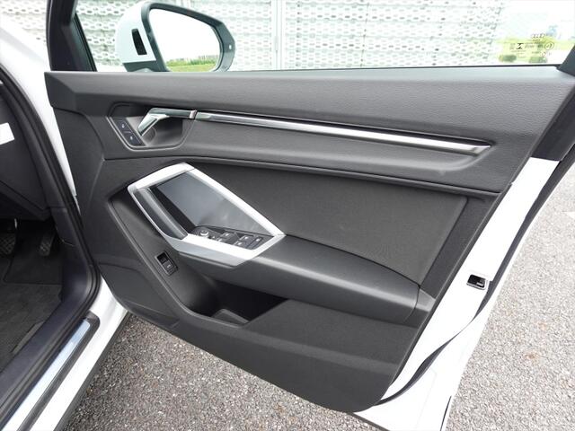 Audi Q3 9