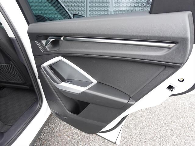 Audi Q3 10