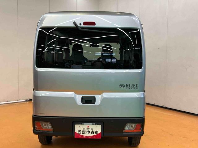 Daihatsu Hijet Cargo 8