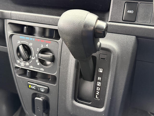 Toyota Pixis Van 11