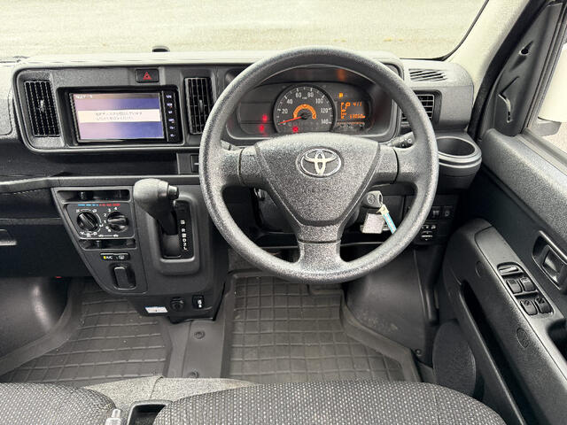 Toyota Pixis Van 7