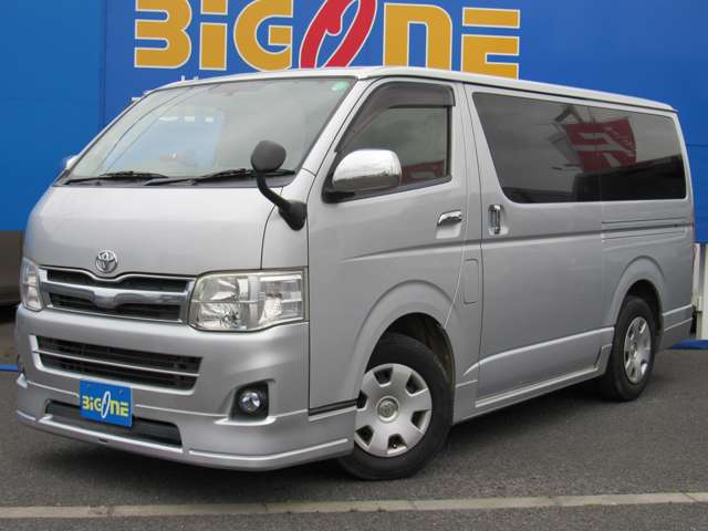 Toyota Hiace Van 11