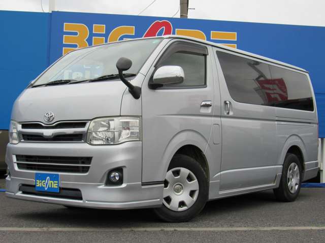 Toyota Hiace Van 12