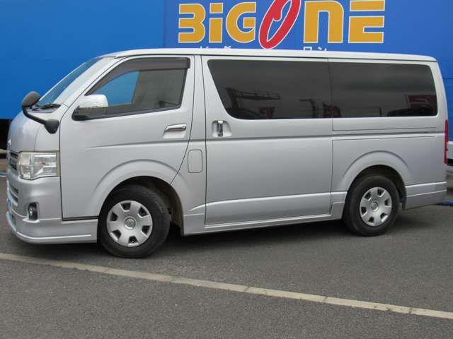 Toyota Hiace Van 7