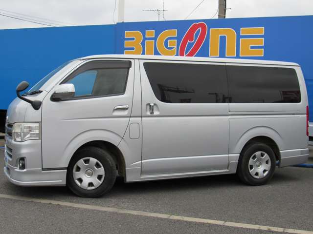 Toyota Hiace Van 8