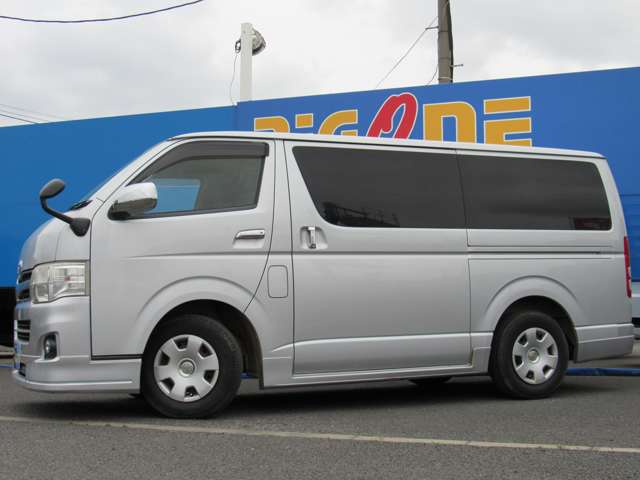Toyota Hiace Van 9