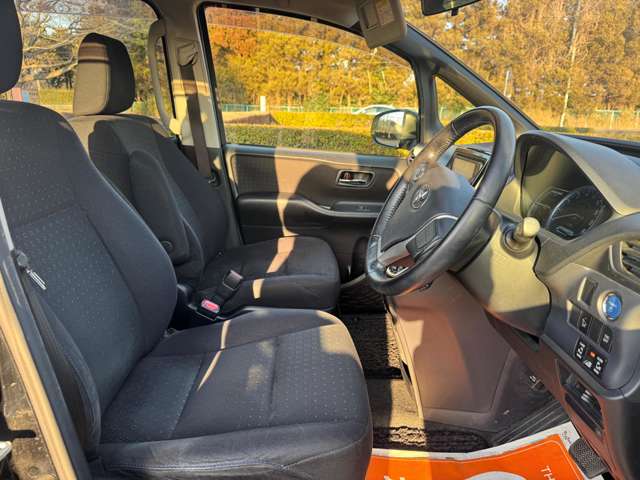 Toyota Voxy 11