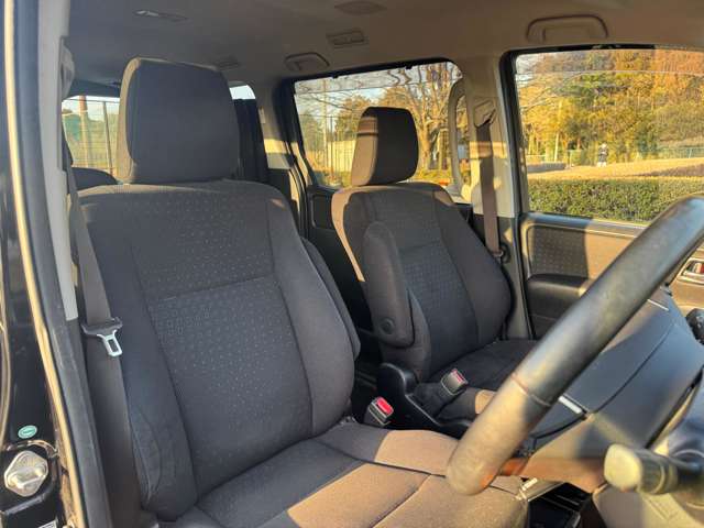 Toyota Voxy 12