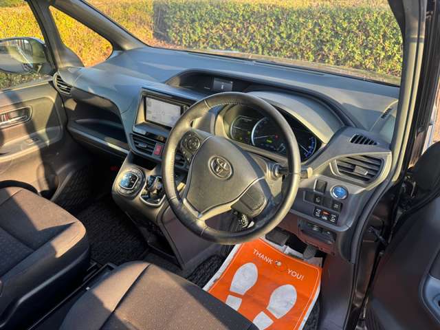 Toyota Voxy 3