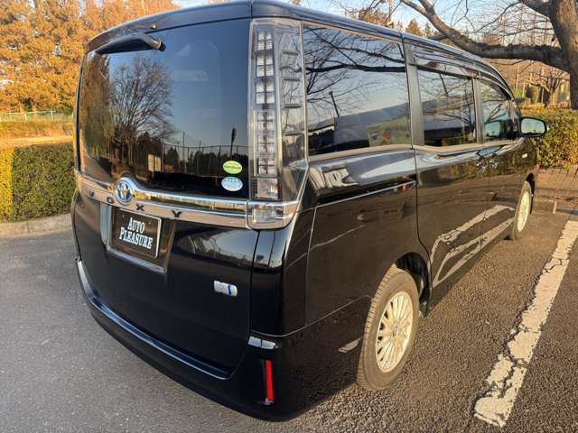 Toyota Voxy 6