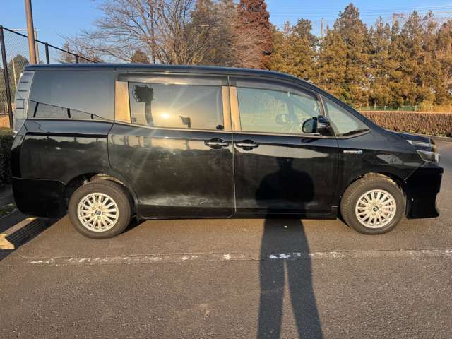 Toyota Voxy 9