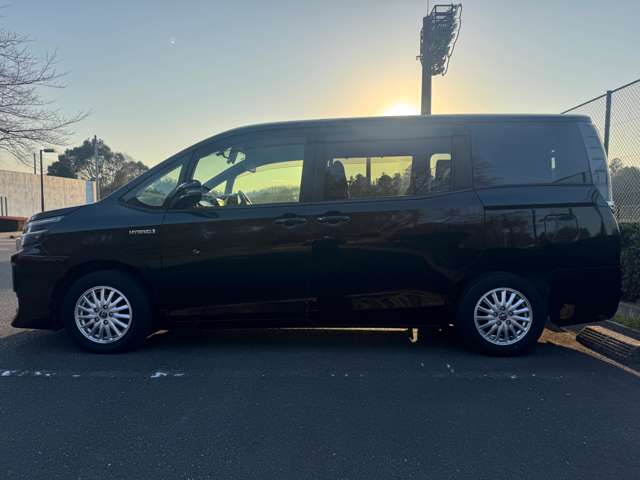 Toyota Voxy 10