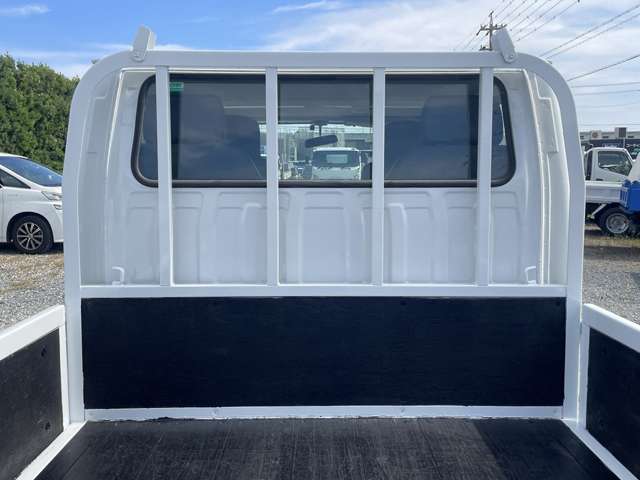 Isuzu Elf 12