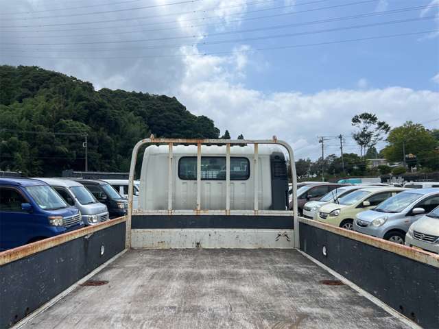 Hino Dutro Hybrid 11