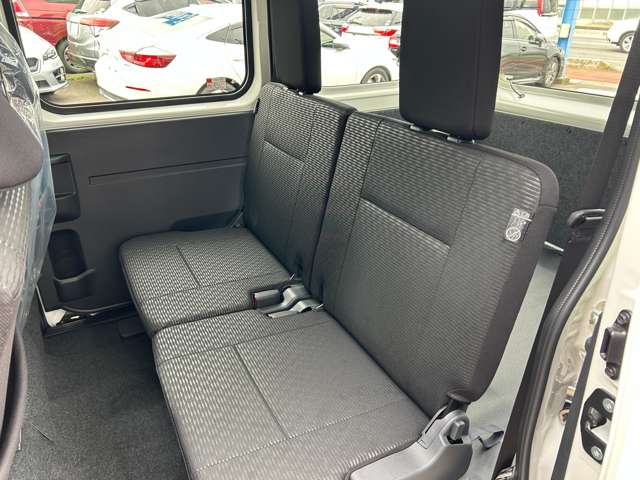 Daihatsu Hijet Cargo 12