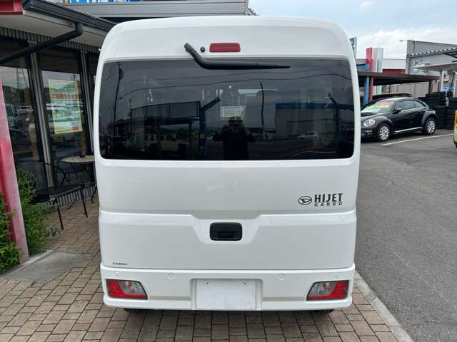 Daihatsu Hijet Cargo 6
