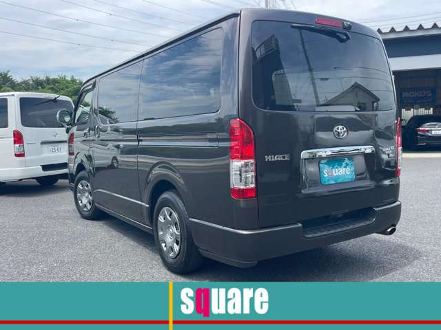 Toyota Hiace Van 7