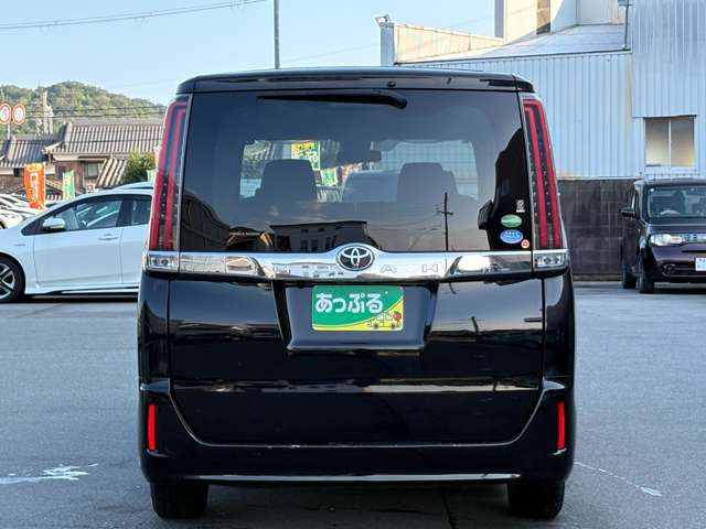 Toyota Noah 4